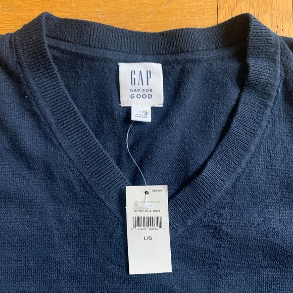 Gap Men's V-Neck Sweater - Picture 2 of 3